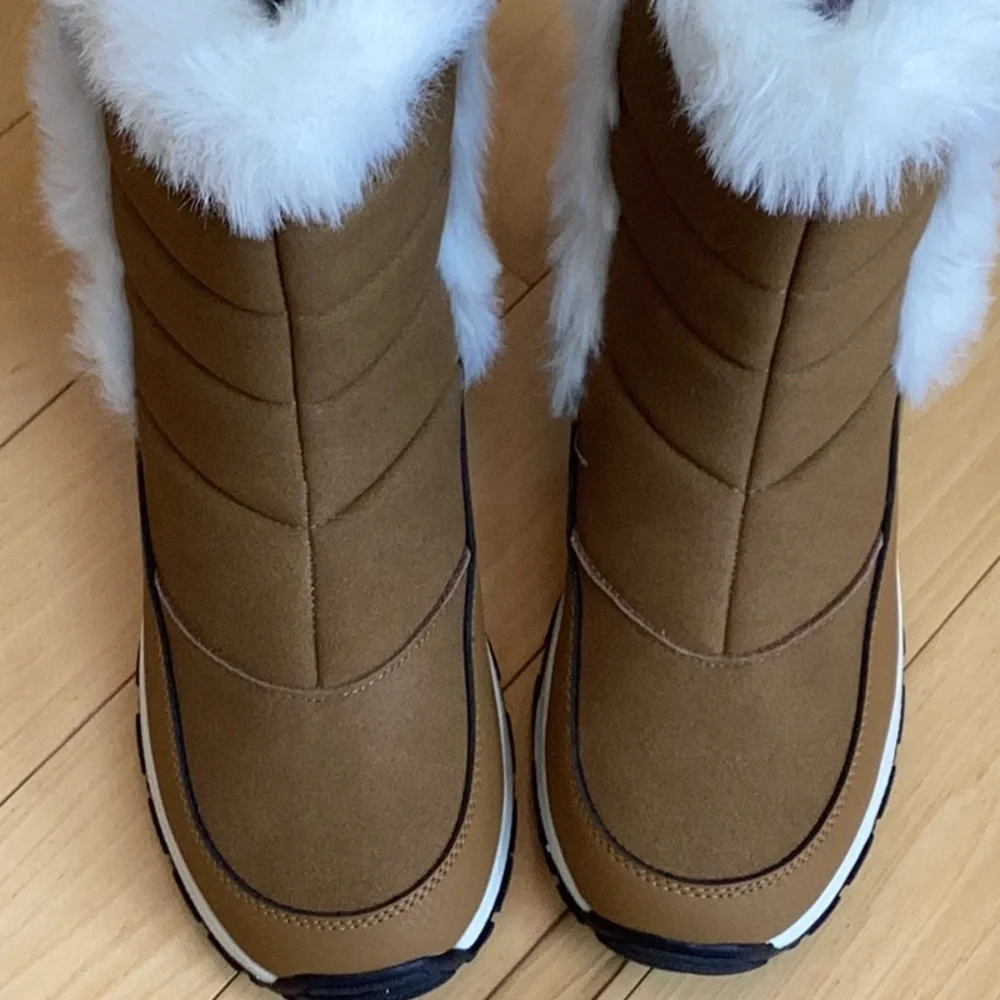 Lands End Expedition faux fur lined puffer snow boots. Women’s size 8.5